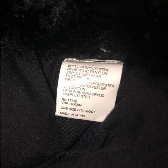 Kids Black & White Heart Pattern Winter Tapper Hat - Picture 5 of 5